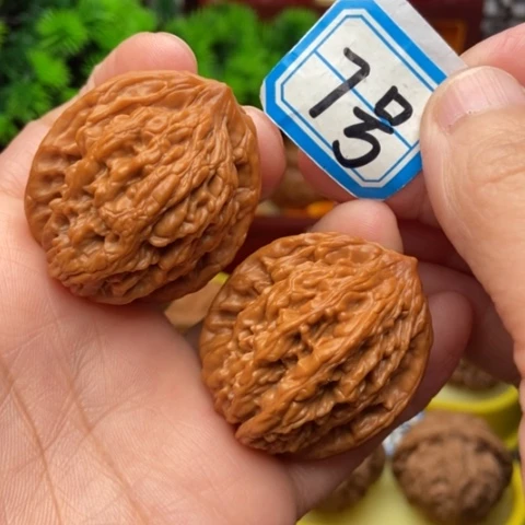 文玩核桃吊坠麦虎36