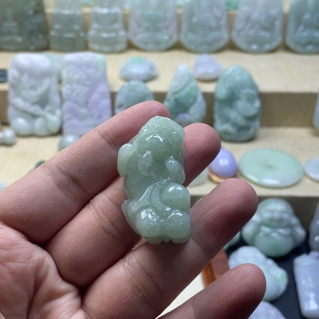 人***见翡翠未镶嵌颈饰纯天然翡翠