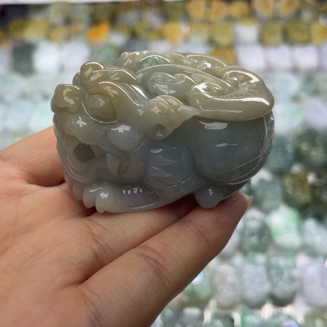 翡翠未镶嵌颈饰貔貅