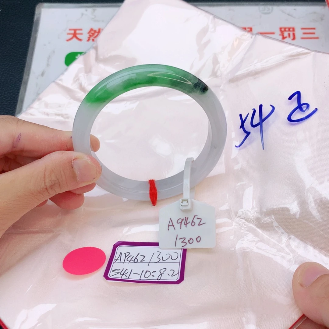 翡翠手镯未镶嵌翡翠