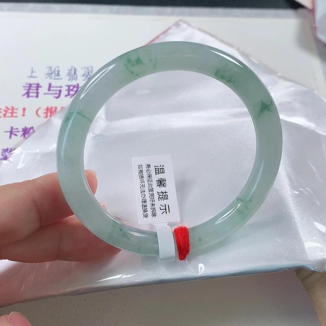 翡翠手镯（圆镯）未镶嵌哩****?