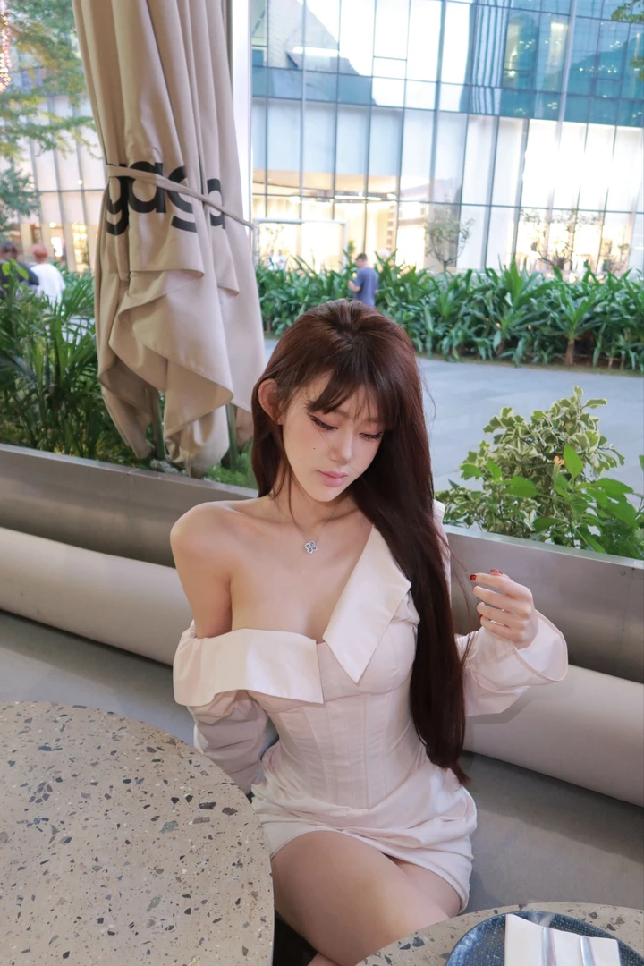 【甜律佳人】新款法式纯欲风气质衬衫领鱼骨包臀裙褶皱连衣裙