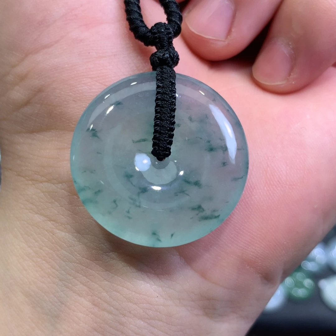 翡翠颈饰未镶嵌平安扣