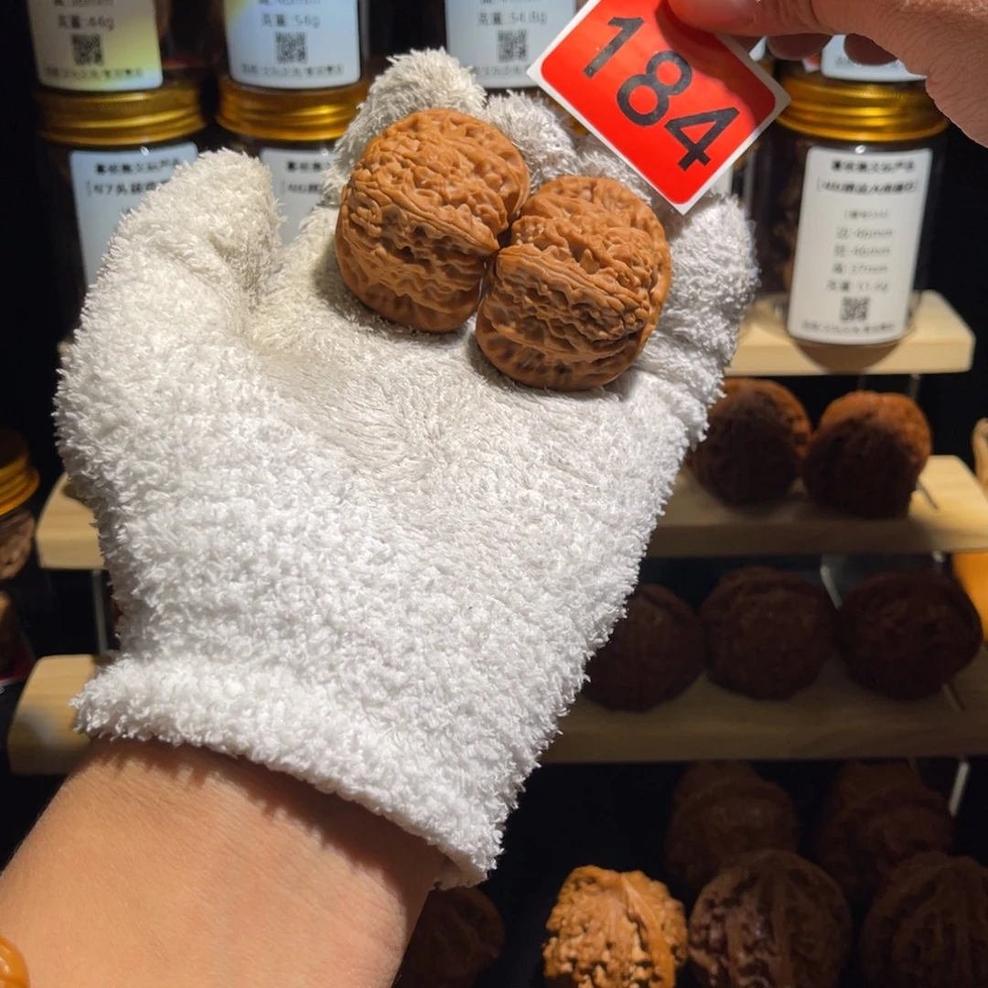 文玩核桃把件44闷白 编号184