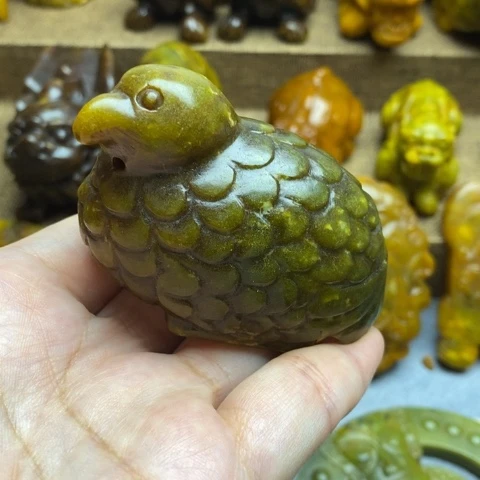 未镶嵌蛇纹石玉颈饰17