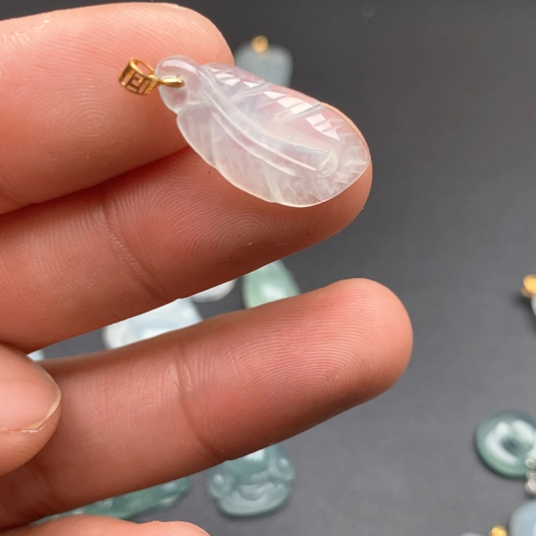 颈饰18K金镶嵌翡翠