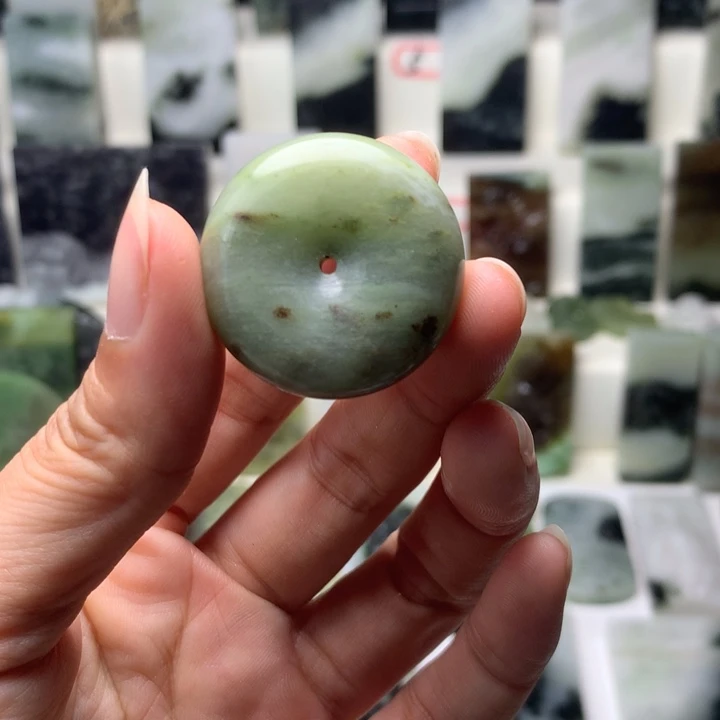 独山玉未镶嵌颈饰