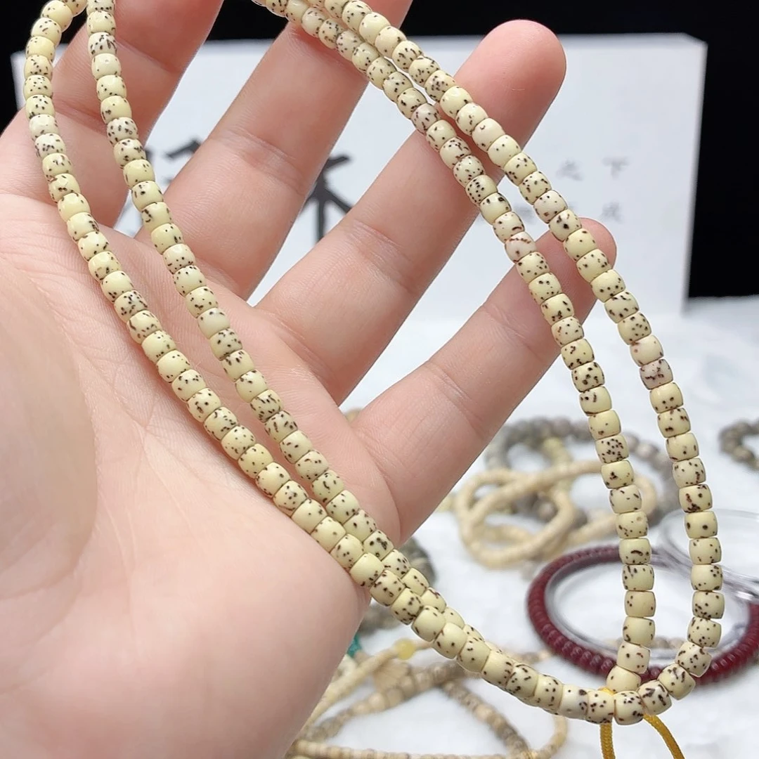 仰***川星月菩提吊坠54脖挂 一物一图  鸡油黄  105号