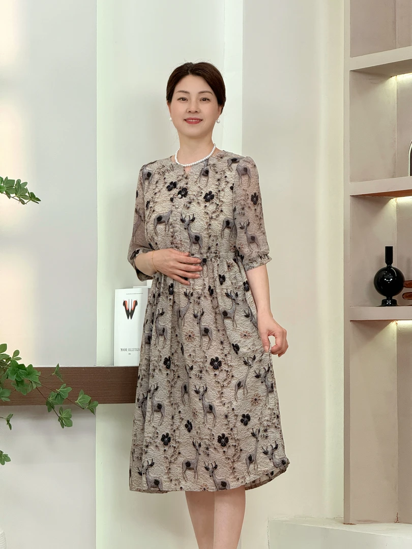 中年妈妈夏装洋气连衣裙气质收腰显瘦轻奢款中老年女五分袖裙子