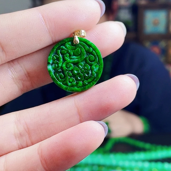 翡翠18K金镶嵌颈饰多样性