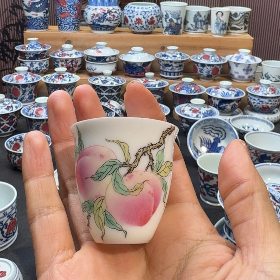 粉彩双桃闻香杯手绘