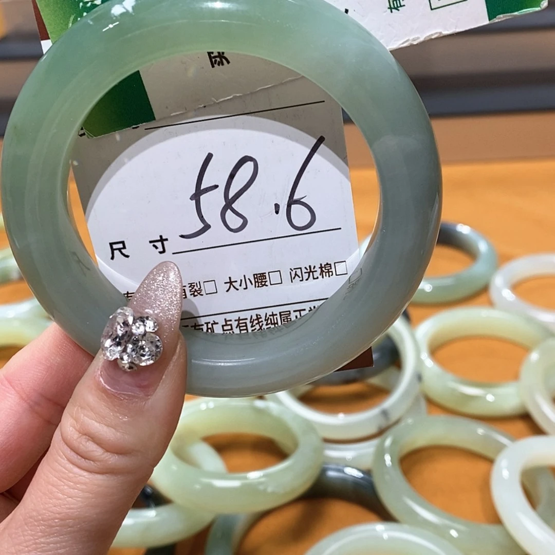 【闪购商品】蛇纹石玉手镯未镶嵌