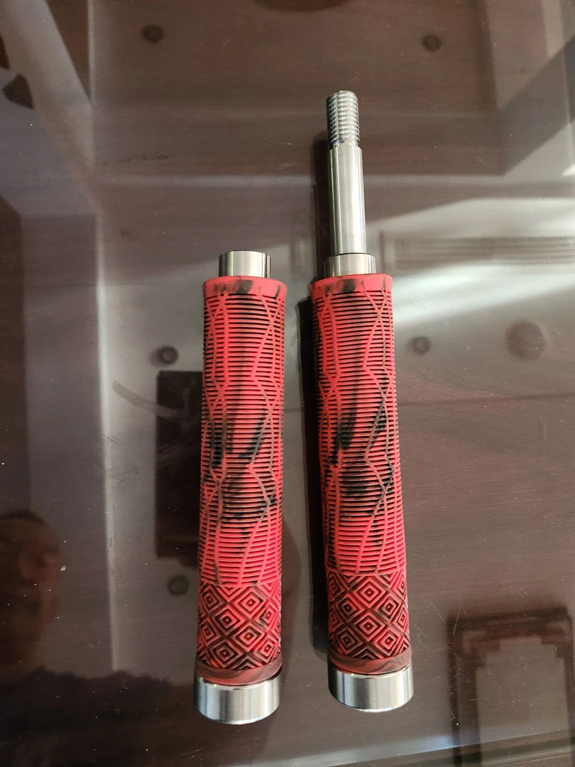 健腹轮手柄，真空胎27厘米，23专用，荔枝小上宽，手柄总长40.6厘米。