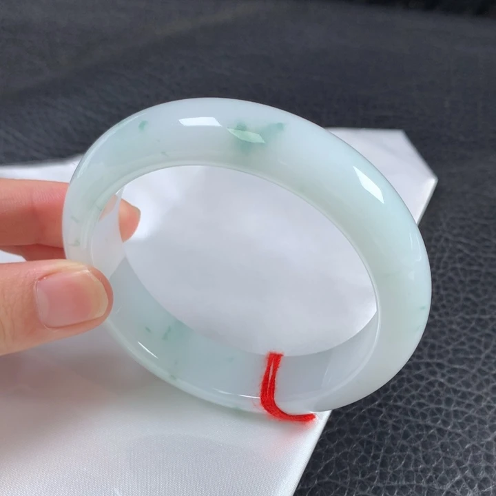 星****翡翠未镶嵌手镯