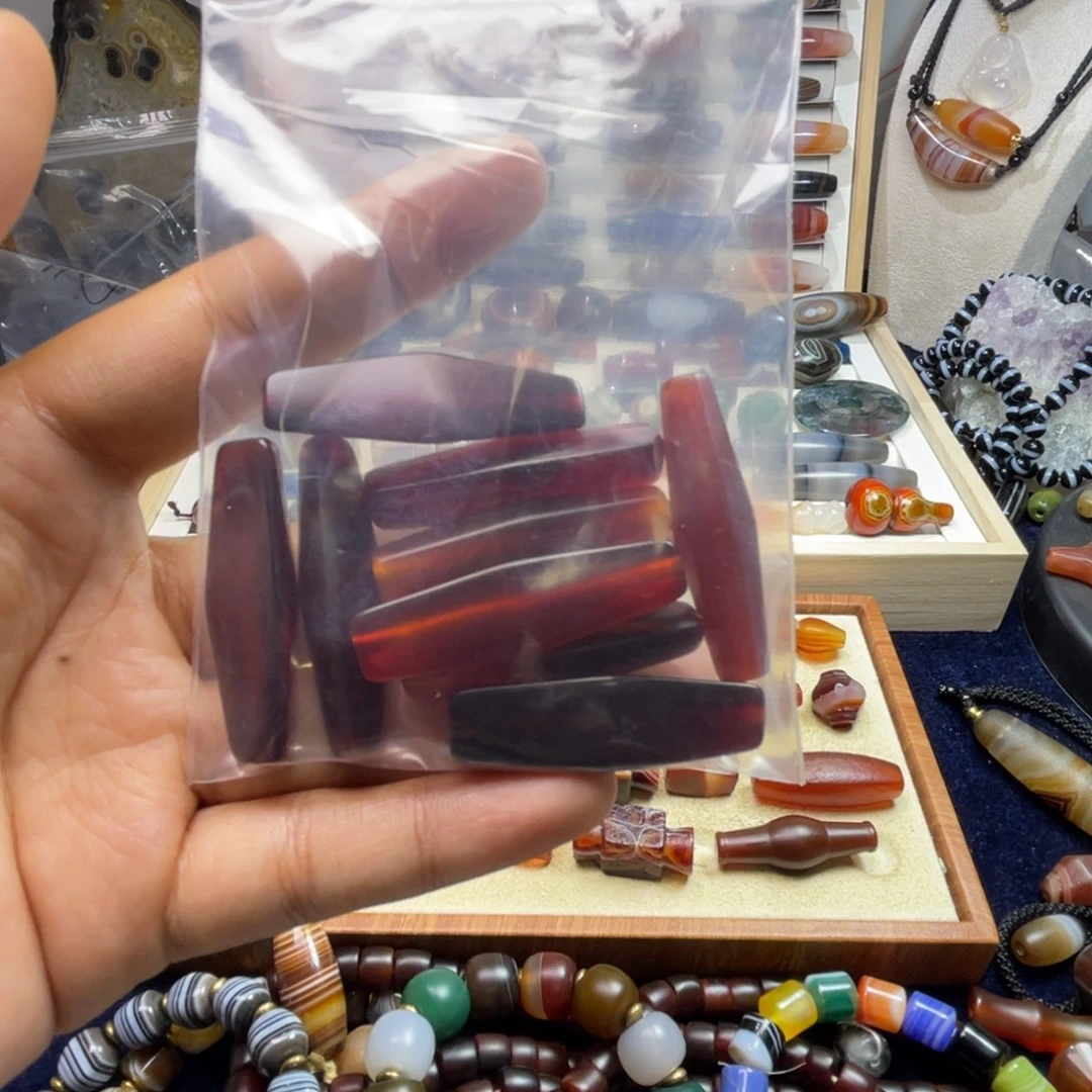 H***H玛瑙/玉髓未镶嵌珠宝奇石