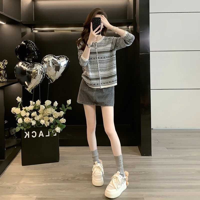 休闲百搭长袖提花针织开衫秋冬新款洋气薄外套小个子字牛仔短裙