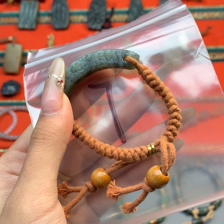 和田玉（糖玉）颈饰未镶嵌没****呢