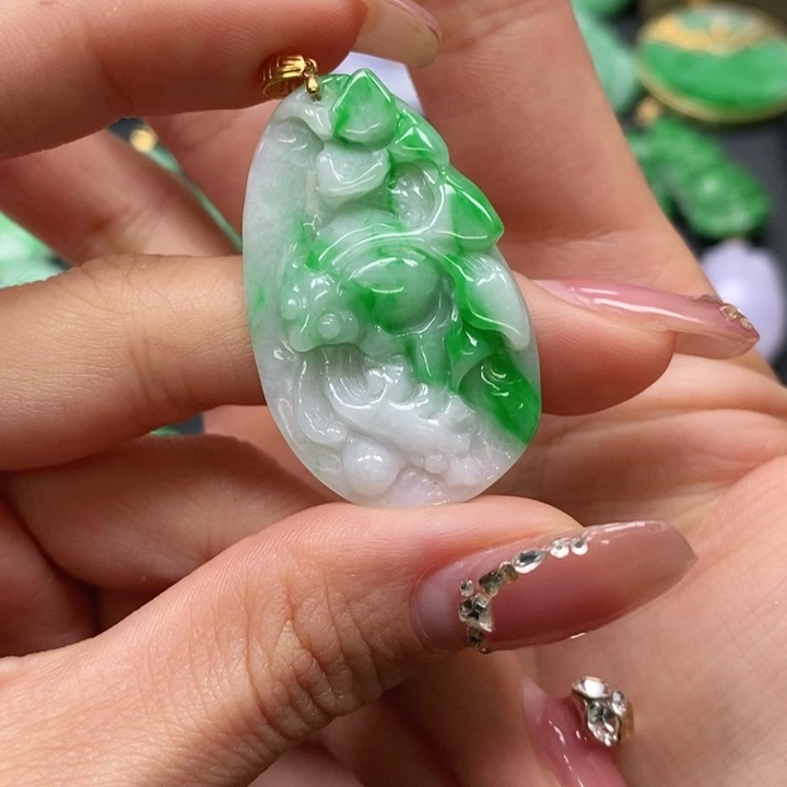 翡翠颈饰未镶嵌吊坠
