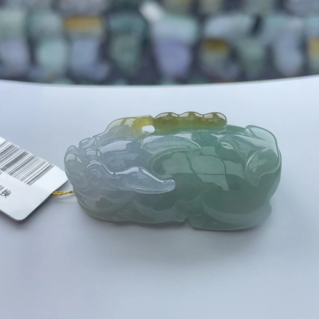 翡翠未镶嵌颈饰貔貅