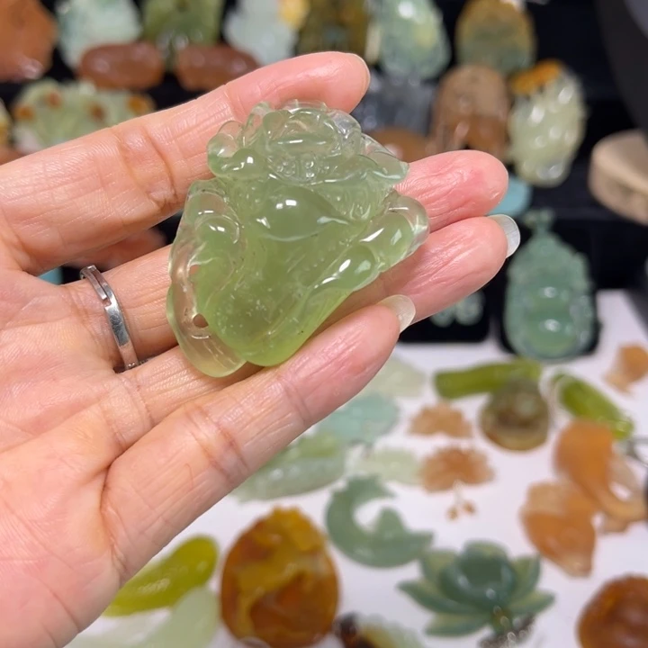 蛇纹石玉未镶嵌吊坠(赠链)