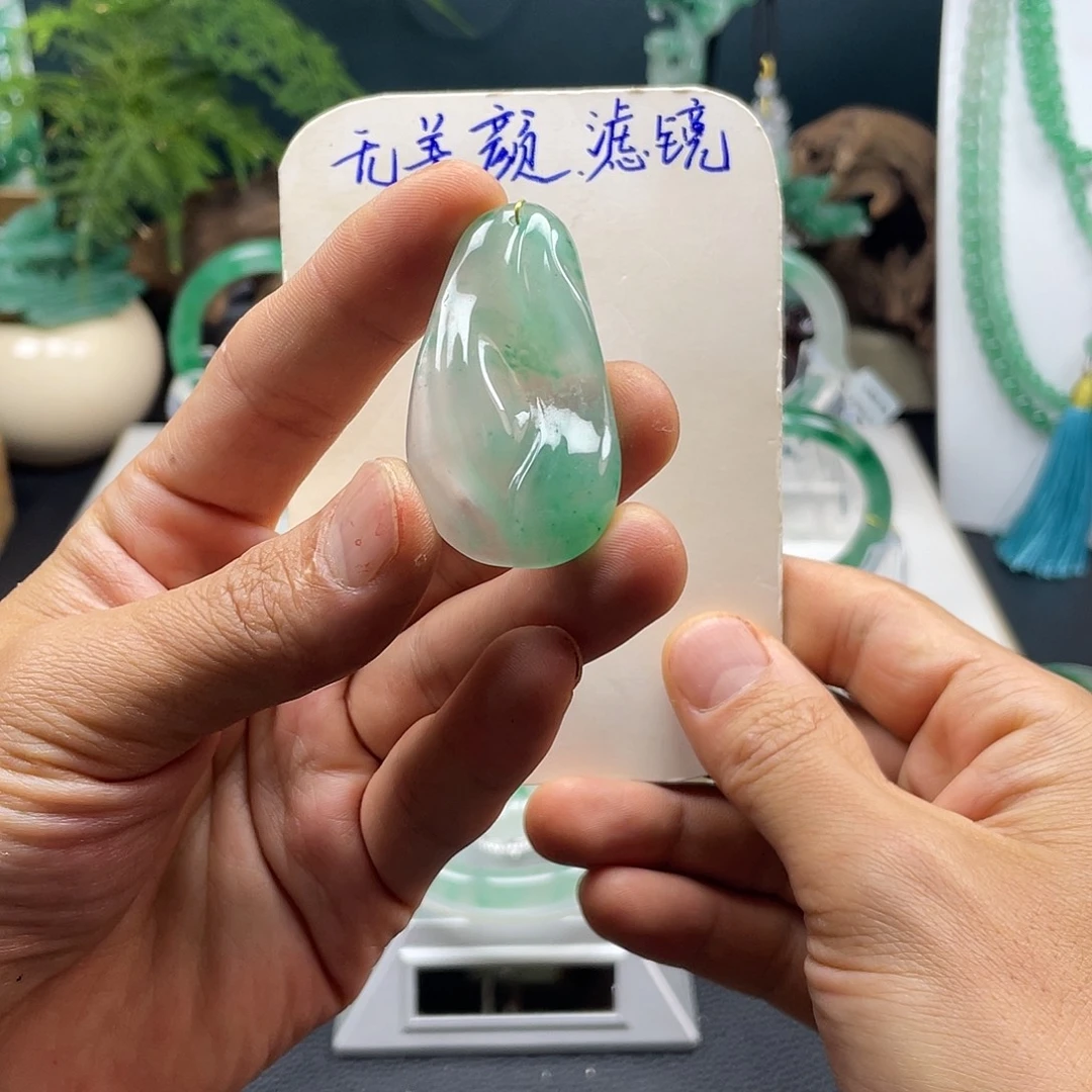 颈饰未镶嵌石英质玉