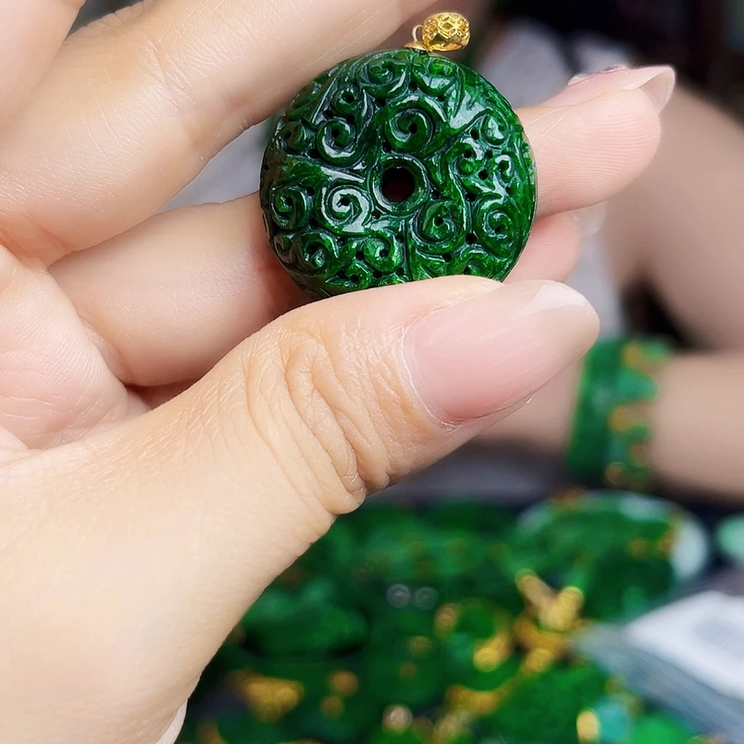 翡翠18K金镶嵌颈饰多样性