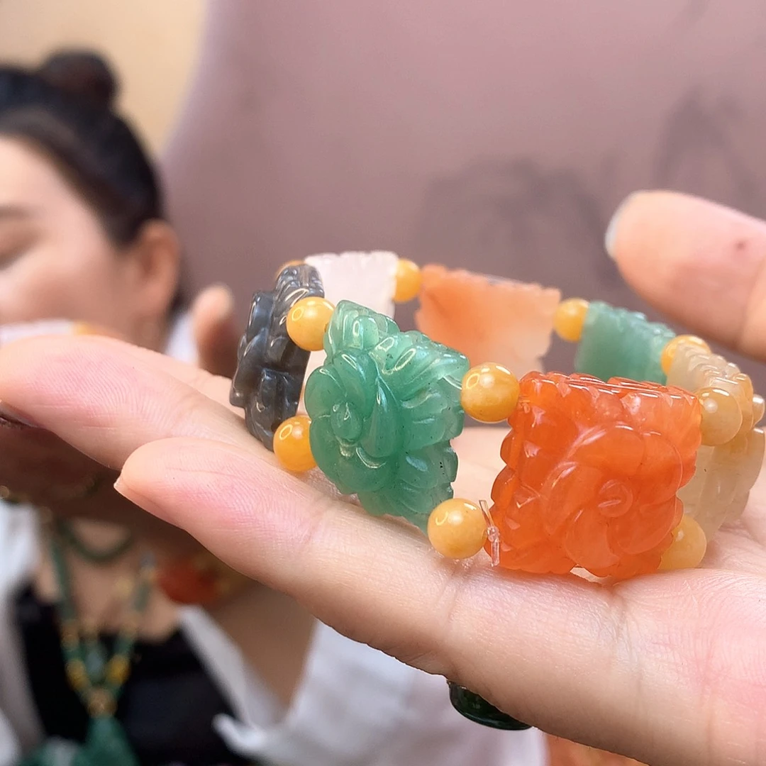 石英质玉合金颈饰