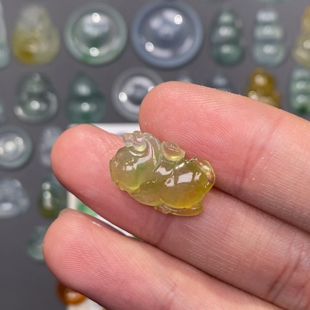 翡翠未镶嵌颈饰马上有钱