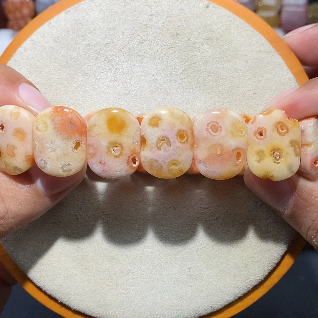 硅化珊瑚（珊瑚玉）手串未镶嵌彩金洞47