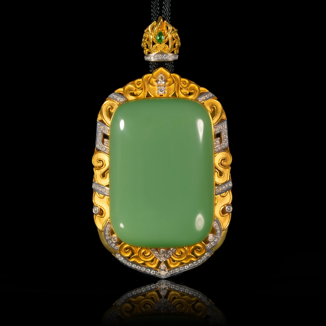 传世级 和田玉极致浓粉绿高定无事牌 18K 50*33*20mm± H121802