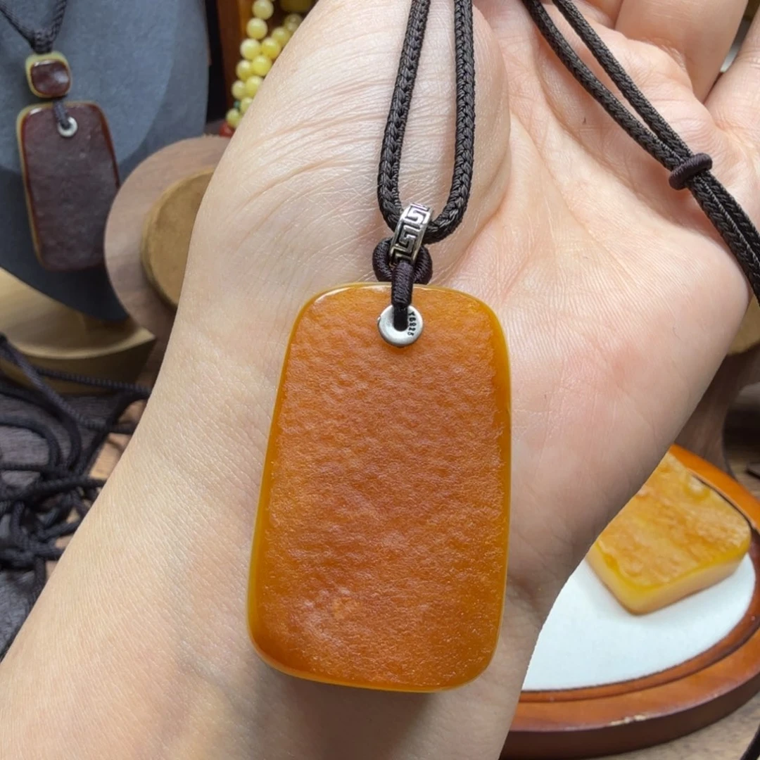 未镶嵌吊坠(赠链)琥珀