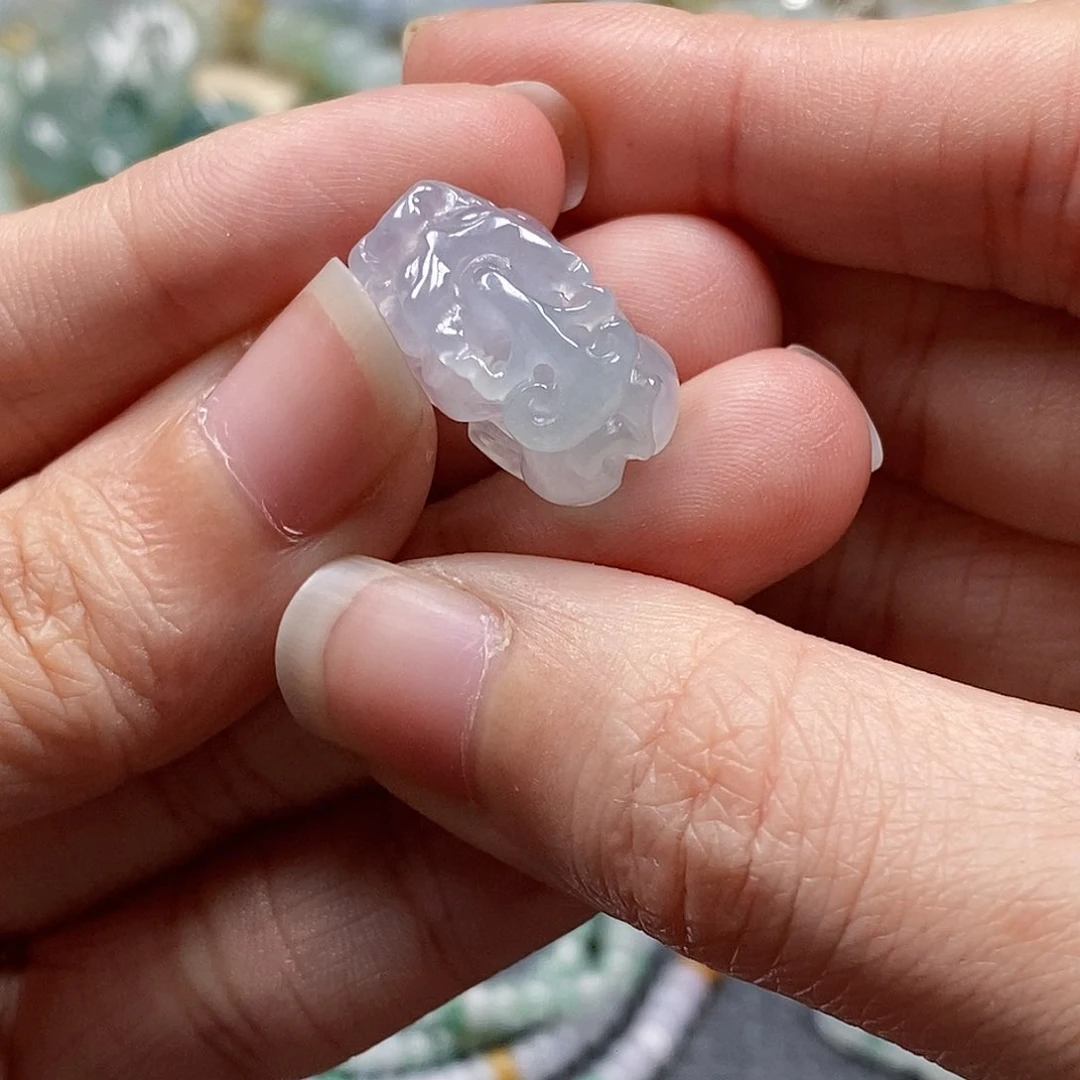 翡翠颈饰未镶嵌闪