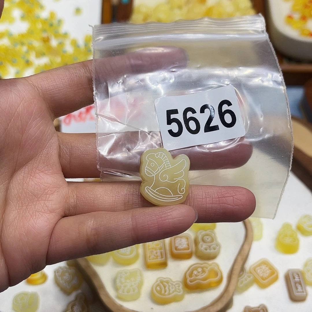 琥珀未镶嵌珠宝奇石