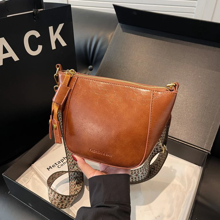 韩版简约洋气夏季简约风镶嵌小香风单肩斜挎包单肩时尚小众