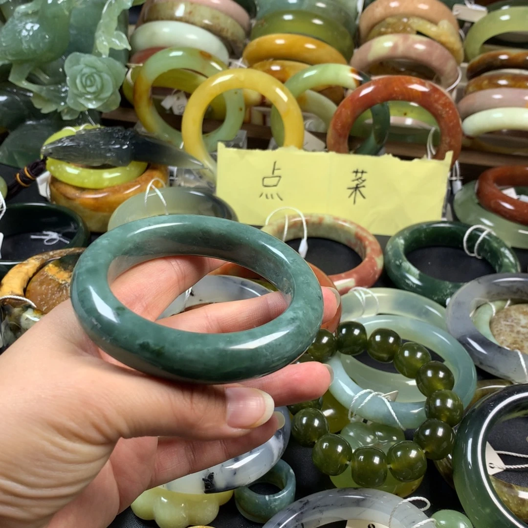 蛇纹石玉未镶嵌手镯微瑕