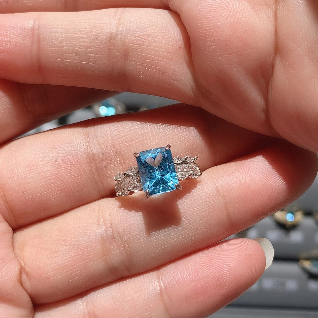 银S925镶嵌戒指托帕石