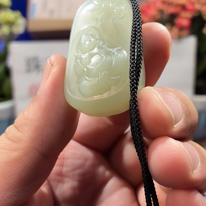 颈饰未镶嵌和田玉（糖玉）