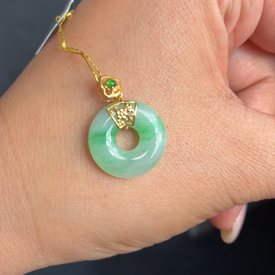 翡翠18K金镶嵌颈饰