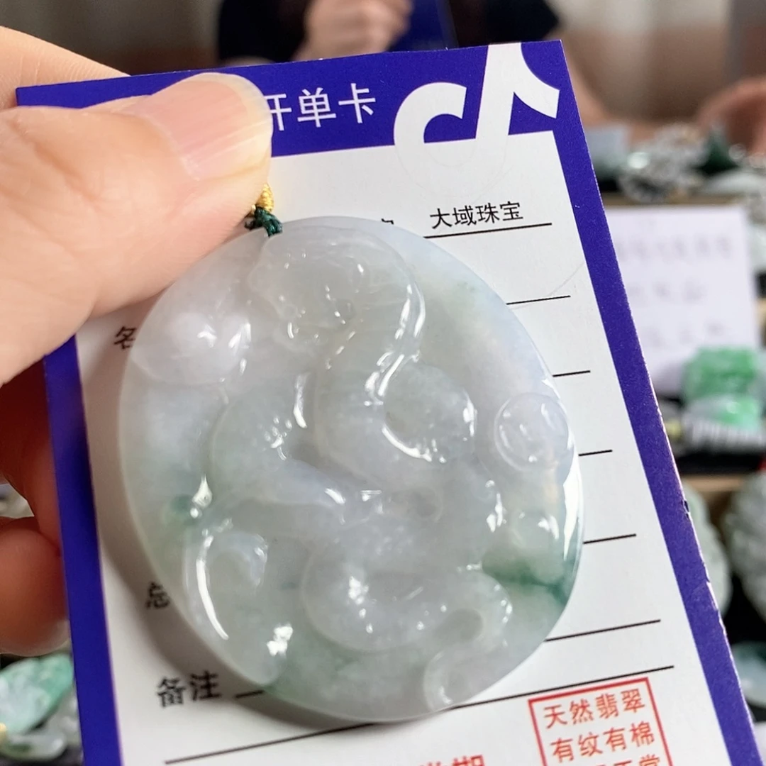 翡翠未镶嵌颈饰蛇牌