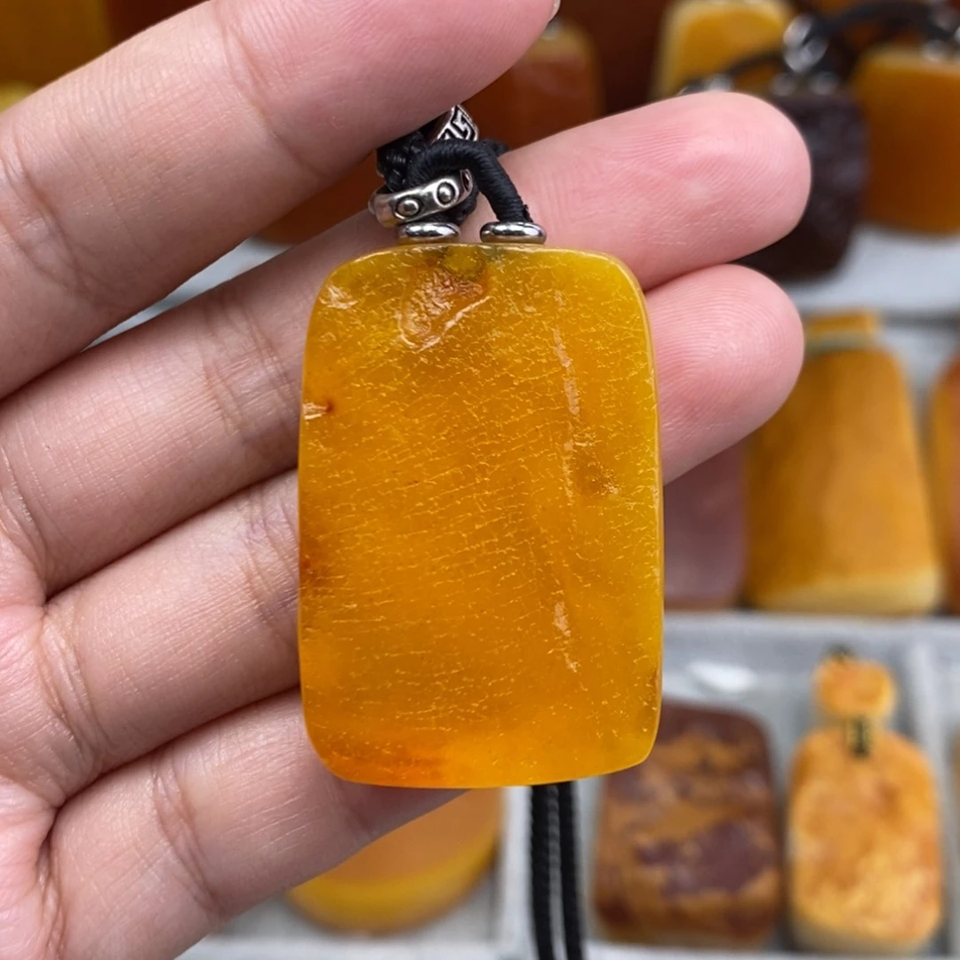 琥珀吊坠(赠链)未镶嵌