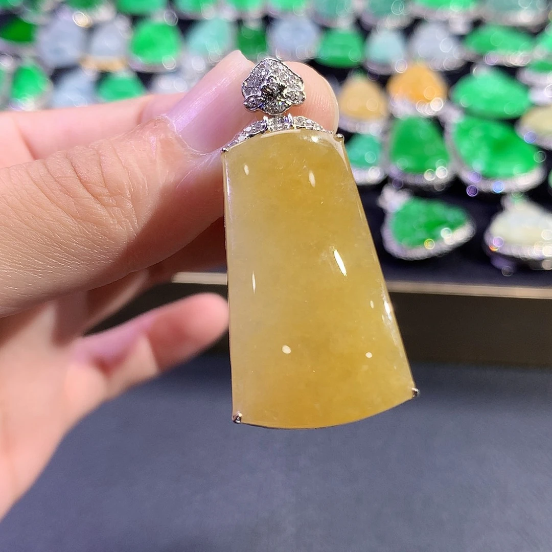 翡翠18K金镶嵌吊坠(赠链)