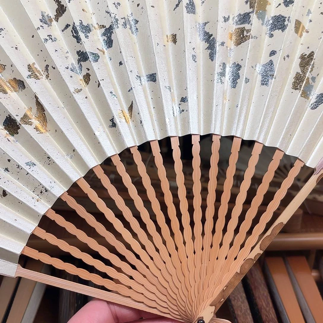 扇子白撒金龙鳞梅妃