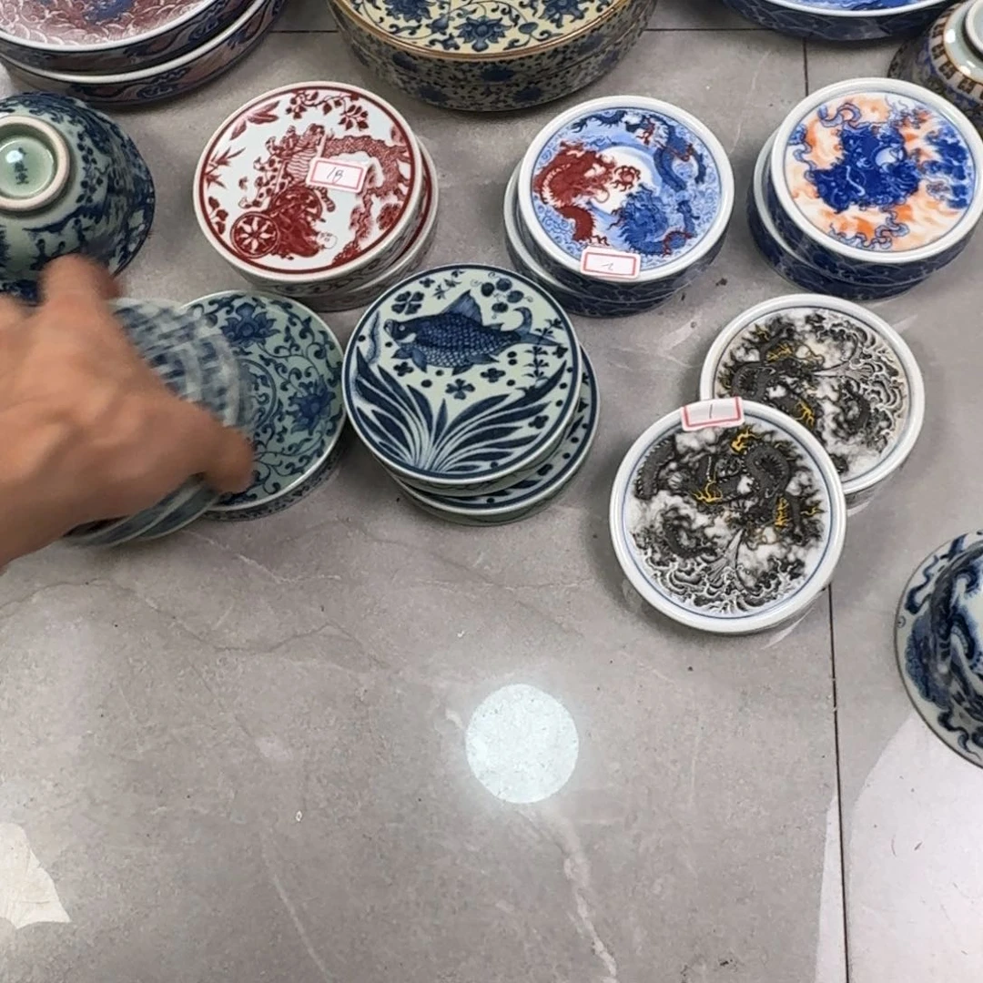 杯清釉青花缠枝莲盖置