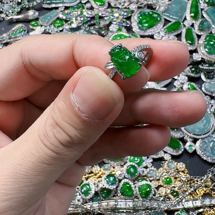 翡翠颈饰未镶嵌天然A货翡翠放漏