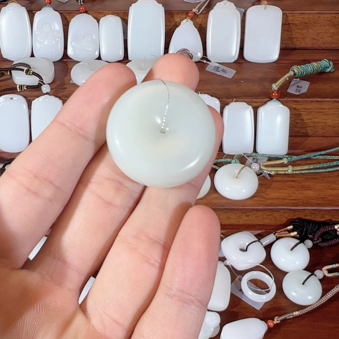 颈饰未镶嵌和田玉（糖玉）小*