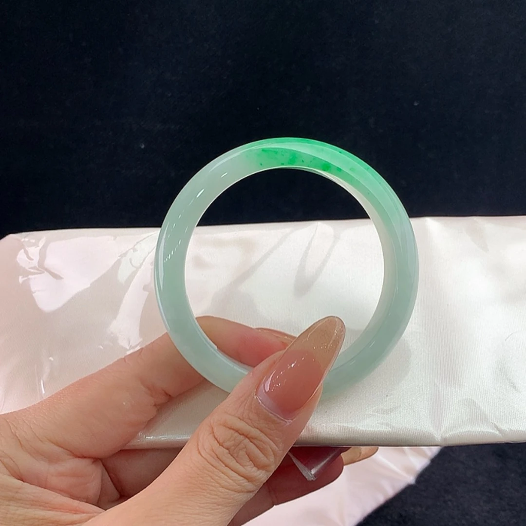 【闪购商品】未镶嵌手镯翡翠正53
