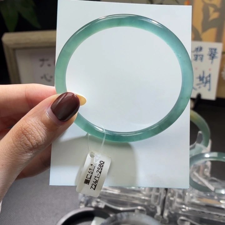 翡翠未镶嵌手镯啤酒瓶绿61