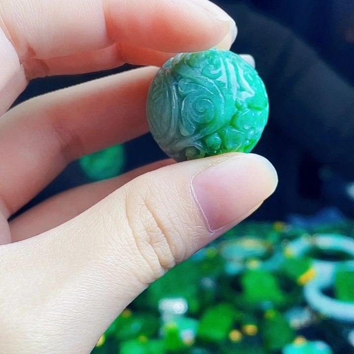 颈饰未镶嵌翡翠多样性
