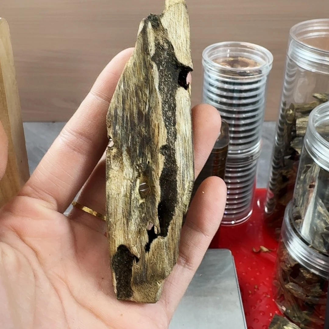 香料绿奇楠虫漏白棋11克