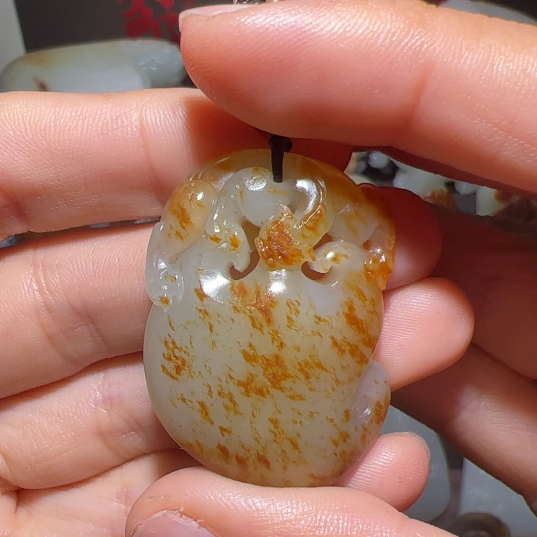 卢***泳颈饰未镶嵌和田玉